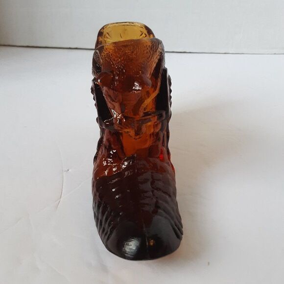 Fenton Glass Shoe with Cat - Amber Glass with Daisy Button pattern - Picture 4 of 10